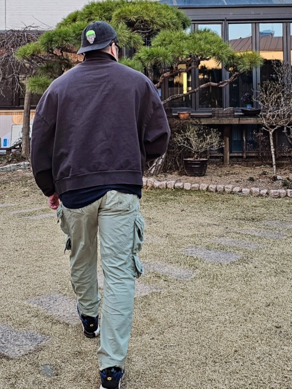 「WILLY CHAVARRIA、Ralph Lauren、NIKE、goros」｜「WILLY CHAVARRIAの【WILLY CHAVARRIA / ウィリー チャバリア】 FULL ZIP MOCK（ブルゾン、ブラック系）」を使った、Herringさん（メンズ・178cm）の春コーディネートの3枚目の写真
