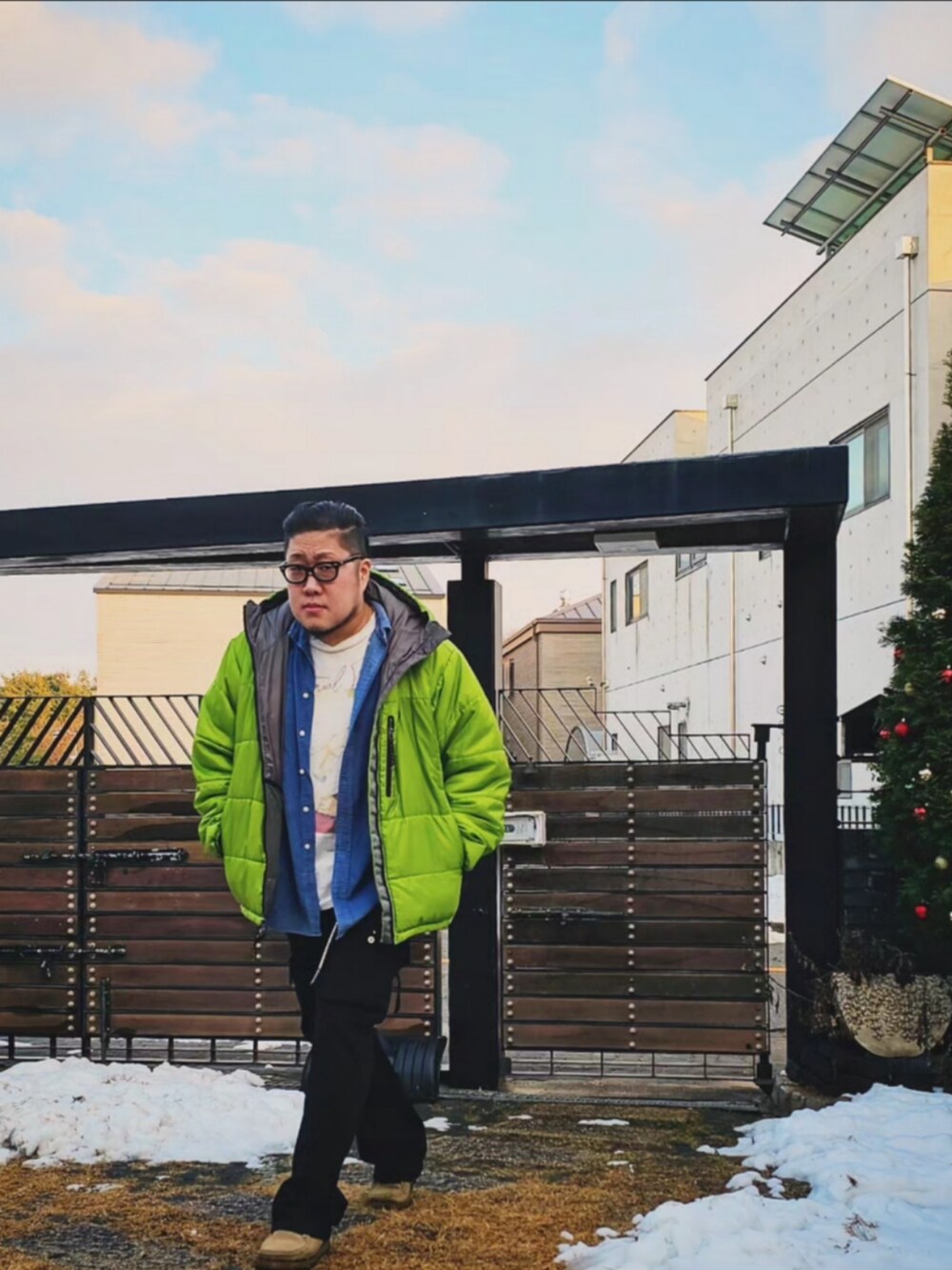 「patagonia、vujade、last year」｜「vuja deのアイテム（カーゴパンツ、ブラック系）」を使った、Herringさん（メンズ・178cm）の冬コーディネートの2枚目の写真