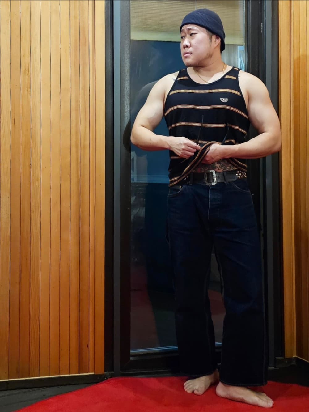 「TENDERLOIN、At last&co」｜「TENDERLOINのアイテム（タンクトップ、ブラック系）」を使った、Herringさん（メンズ・178cm）の春コーディネートの4枚目の写真