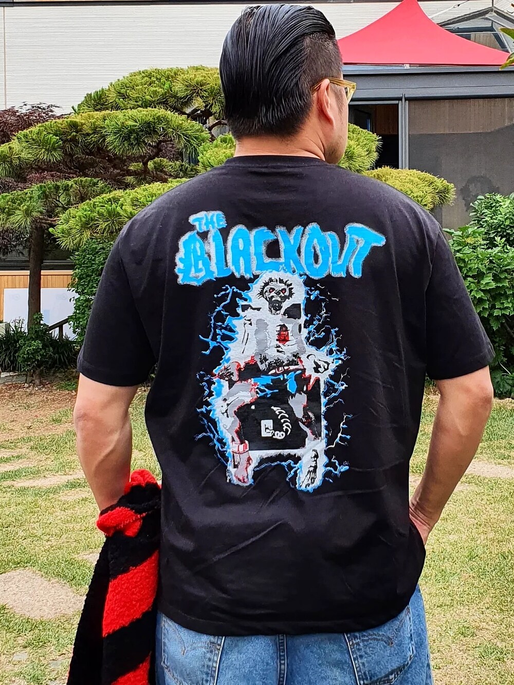 「GUCCI、levis、korea」｜「BlackOutのアイテム（Tシャツ/カットソー、ブラック系）」を使った、Herringさん（メンズ・178cm）の春コーディネートの5枚目の写真