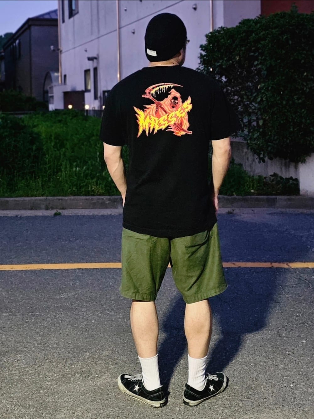 「masses、TENDERLOIN、converse、hakusan megane」｜「MASSESのアイテム（Tシャツ/カットソー、ブラック系）」を使った、Herringさん（メンズ・178cm）の春コーディネートの2枚目の写真