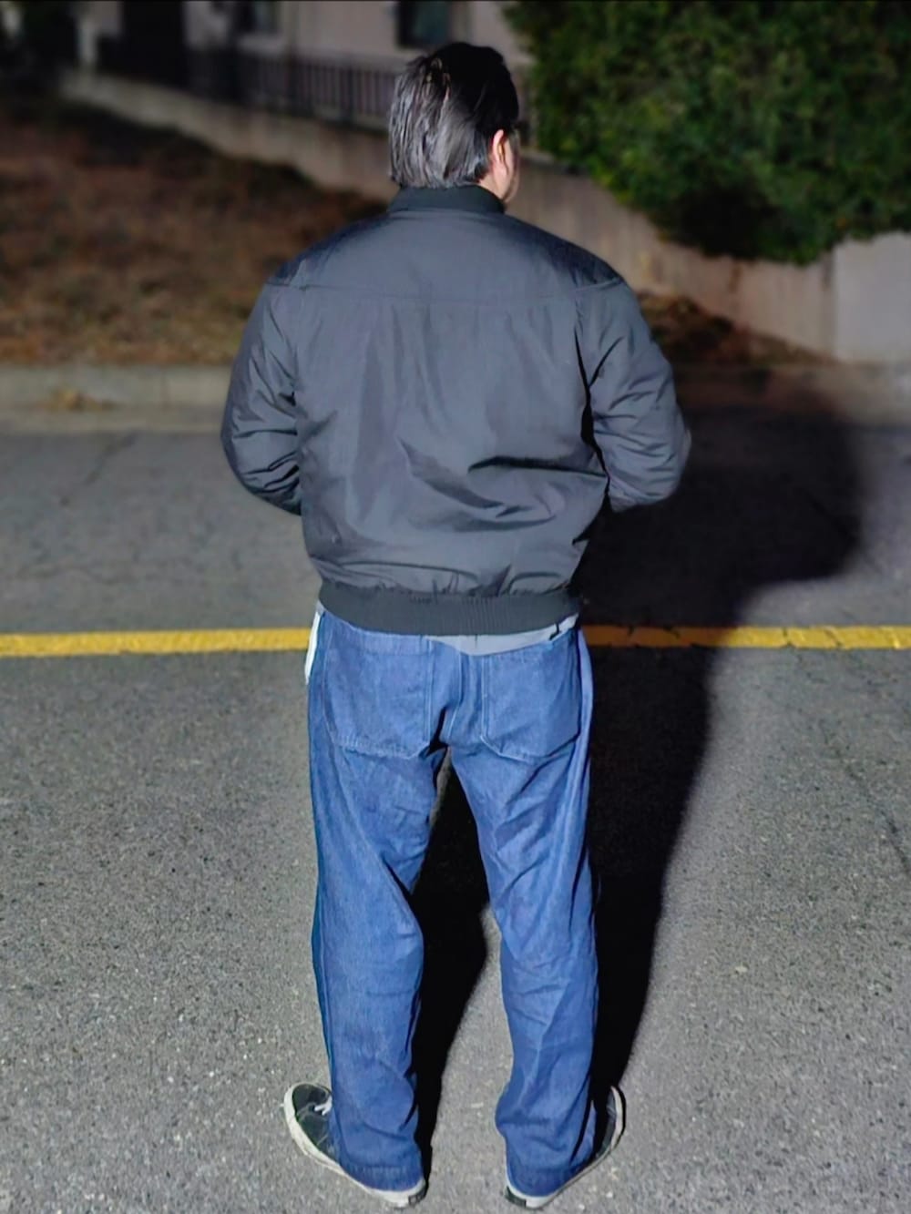 「WILLY CHAVARRIA、derby jacket、korea」｜「derby of sanfranciscoのアイテム（MA-1、ブラック系）」を使った、Herringさん（メンズ・178cm）の秋コーディネートの3枚目の写真