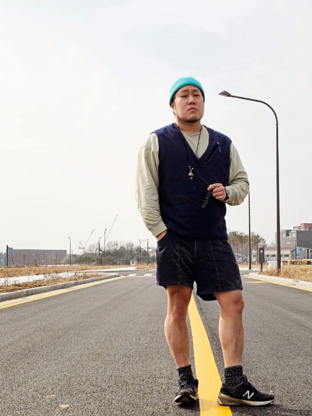 「patagonia、Ocean pacific、AURALEE、balansa、New Balance、990v5、bicycle」｜「AURALEEのアイテム（Tシャツ/カットソー、ベージュ系）」を使った、Herringさん（メンズ・178cm）の春コーディネートの4枚目の写真