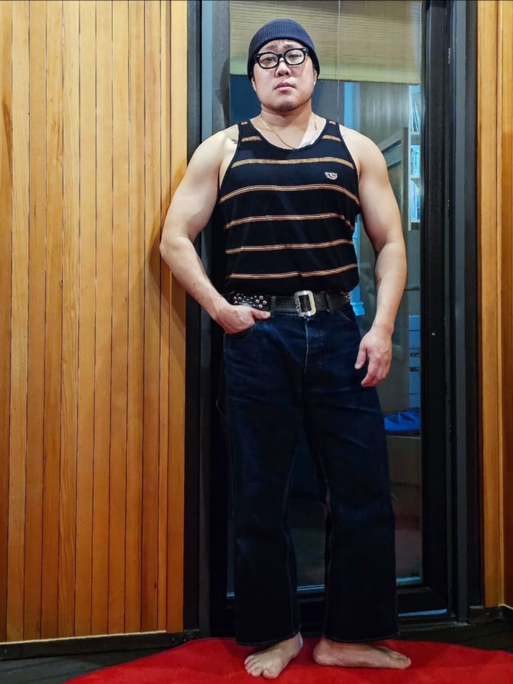 「TENDERLOIN、At last&co」｜「TENDERLOINのアイテム（タンクトップ、ブラック系）」を使った、Herringさん（メンズ・178cm）の春コーディネートの5枚目の写真
