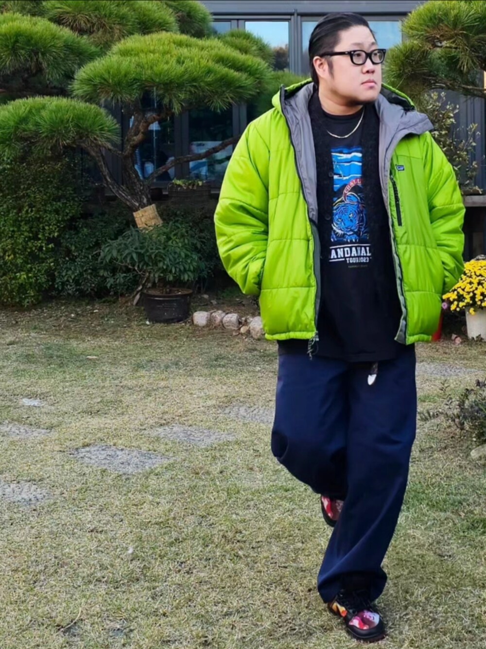 「patagonia、AURALEE、challenger、bendavis、pushead、NIKE、korea」｜「patagoniaのアイテム（マウンテンパーカー、グリーン系）」を使った、Herringさん（メンズ・178cm）の秋コーディネートの3枚目の写真