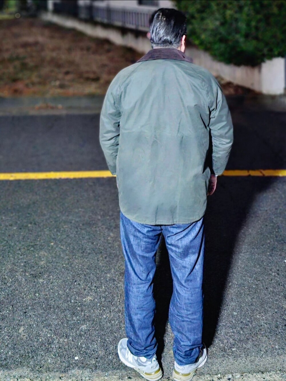 「ENGINEERED GARMENTS、Gitman Vintage、barbour、KENNETH FIELD、New Balance、korea」｜「Engineered Garmentsのアイテム（テーラードジャケット、ブルー系）」を使った、Herringさん（メンズ・178cm）の冬コーディネートの3枚目の写真