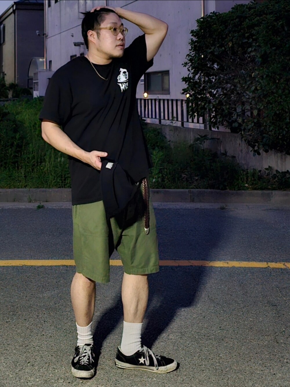 「masses、TENDERLOIN、converse、hakusan megane」｜「MASSESのアイテム（Tシャツ/カットソー、ブラック系）」を使った、Herringさん（メンズ・178cm）の春コーディネートの4枚目の写真