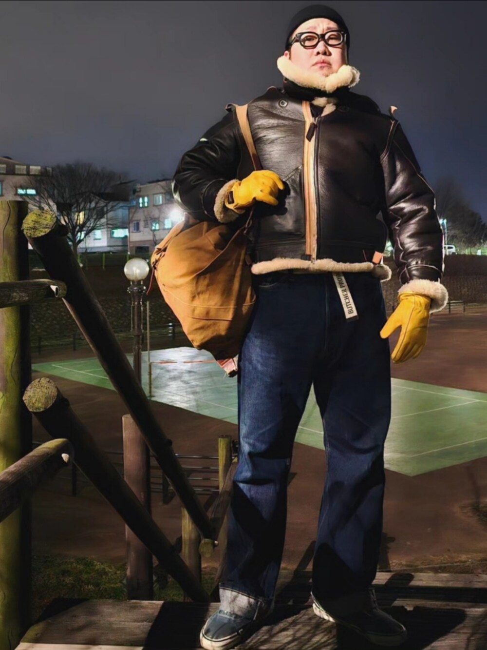 「At last&co、butcherproducts、アメカジコーデ、Aero Leathers、korea」｜「BUTCHER PRODUCTSのアイテム（スウェット、ベージュ系）」を使った、Herringさん（メンズ・178cm）の冬コーディネートの4枚目の写真