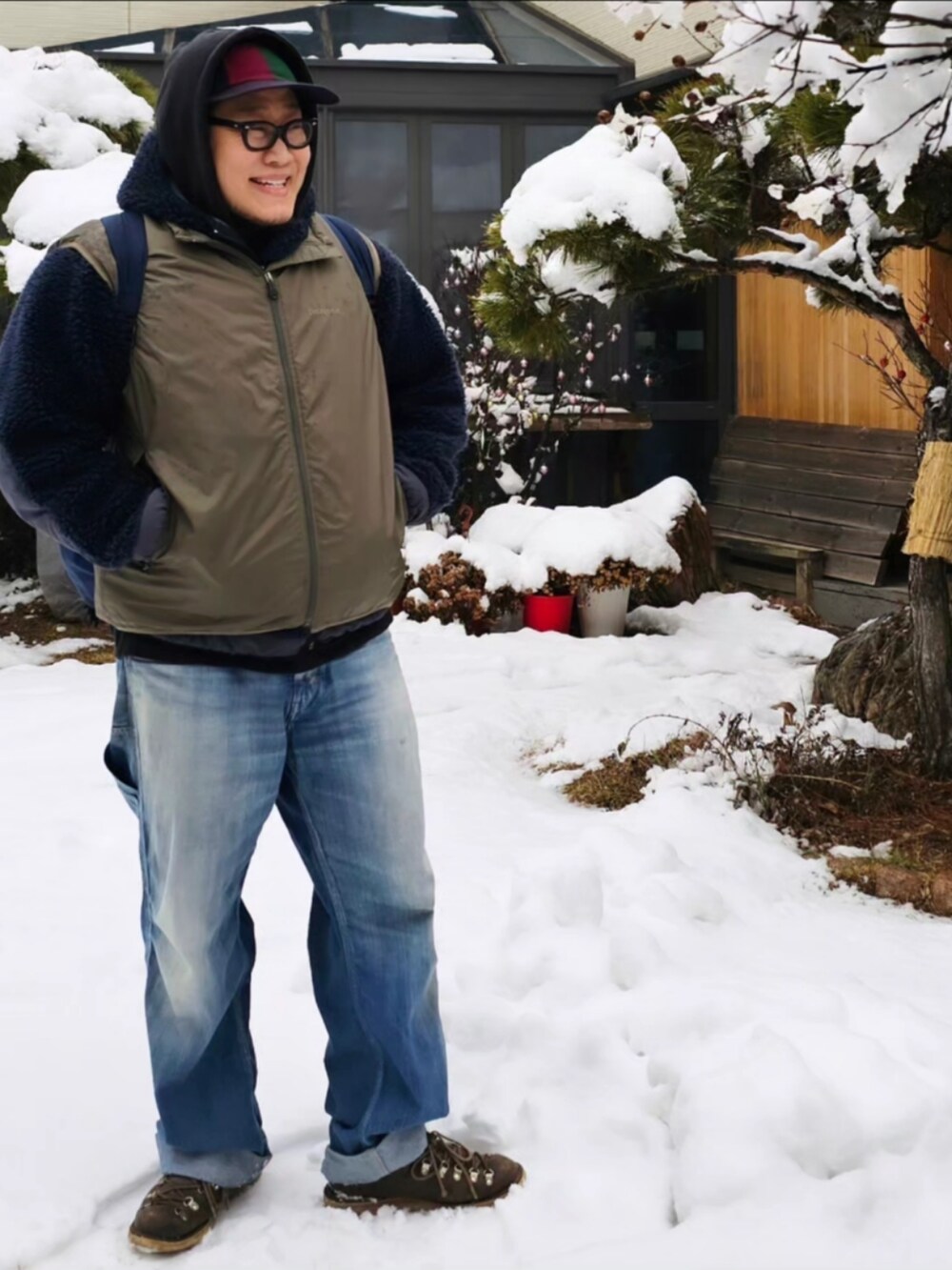 「patagonia、FUCT、minedenim、snow」｜「fuctのアイテム（パーカー、ブラック系）」を使った、Herringさん（メンズ・178cm）の冬コーディネートの4枚目の写真
