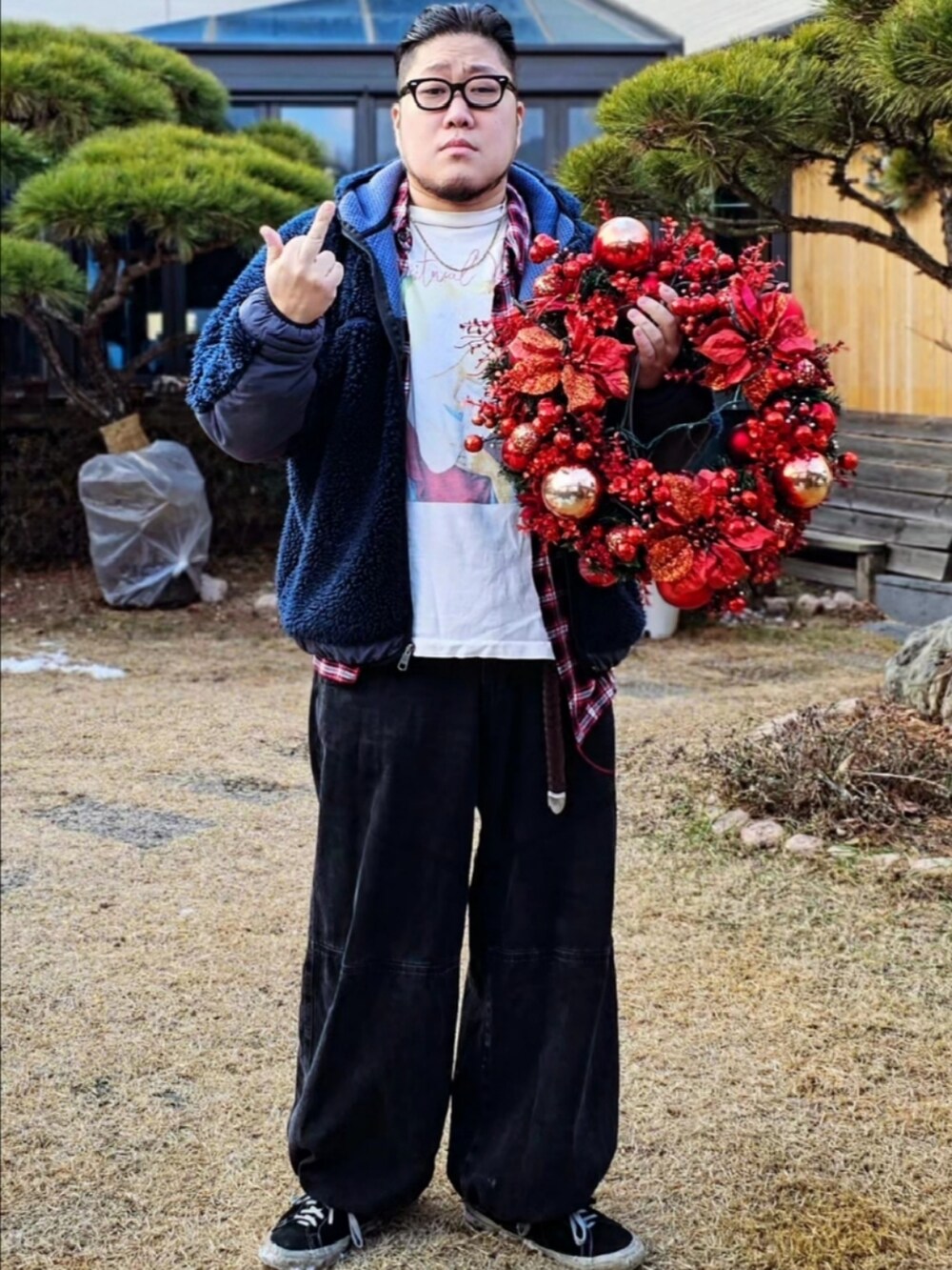 「christmas、patagonia、WILLY CHAVARRIA、SAINT M××××××」｜「patagoniaのアイテム（マウンテンパーカー、ブルー系）」を使った、Herringさん（メンズ・178cm）の冬コーディネートの2枚目の写真