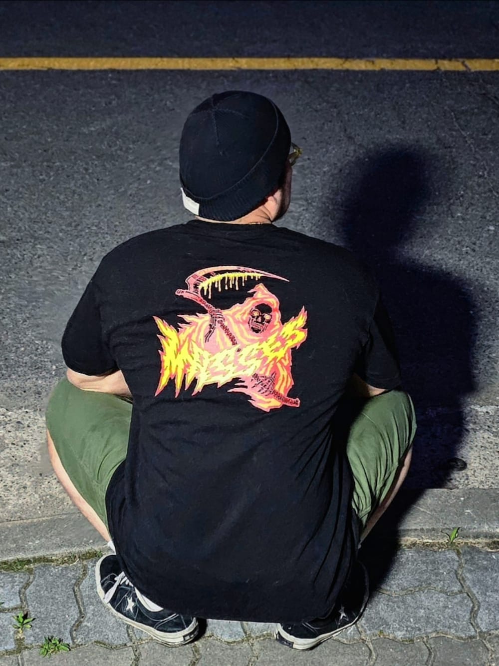 「masses、TENDERLOIN、converse、hakusan megane」｜「MASSESのアイテム（Tシャツ/カットソー、ブラック系）」を使った、Herringさん（メンズ・178cm）の春コーディネートの3枚目の写真