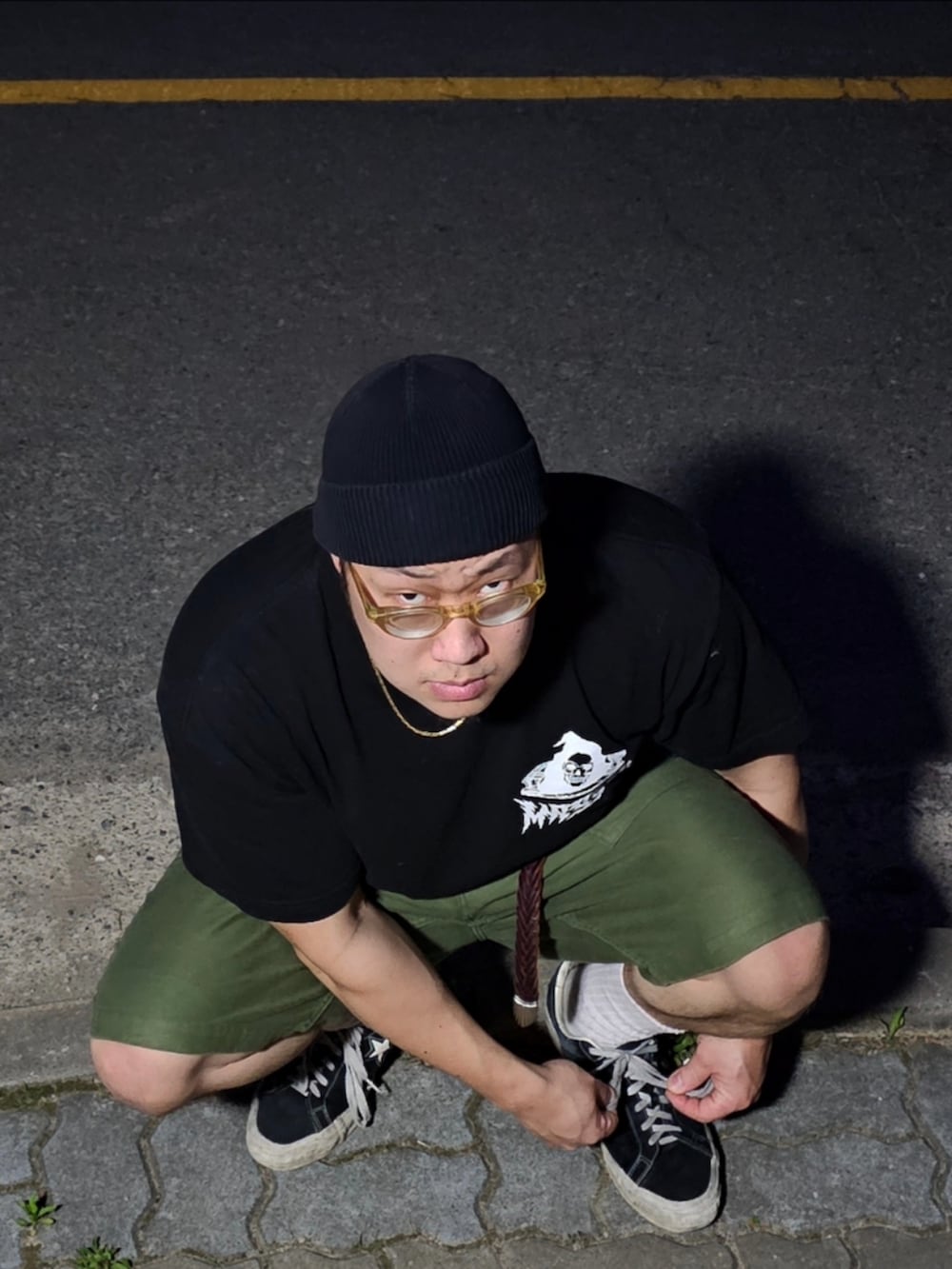 「masses、TENDERLOIN、converse、hakusan megane」｜「MASSESのアイテム（Tシャツ/カットソー、ブラック系）」を使った、Herringさん（メンズ・178cm）の春コーディネートの5枚目の写真