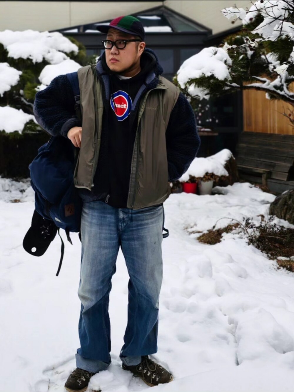 「patagonia、FUCT、minedenim、snow」｜「fuctのアイテム（パーカー、ブラック系）」を使った、Herringさん（メンズ・178cm）の冬コーディネートの3枚目の写真