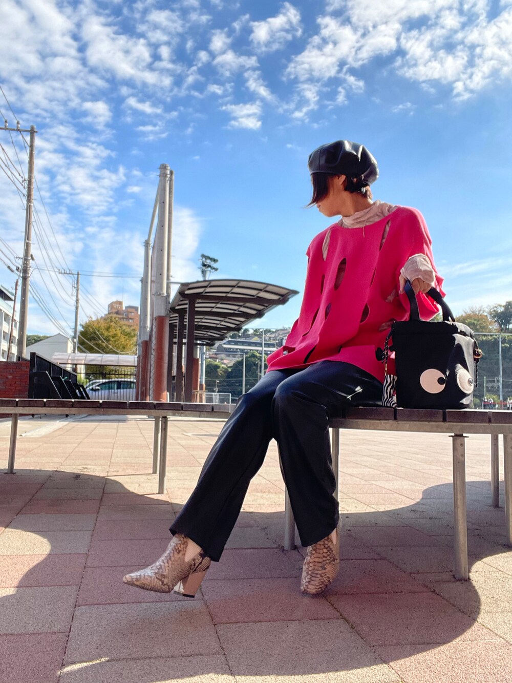 「WEARハロウィン2022、キルティング、ベスト、レザー、ベレー帽、ピンク、レイヤードスタイル、ベロア、秋冬コーデ、休日スタイル、パンツスタイル、プチプラコーデ、shein、VACANCY、SLY」｜「SHEINのアイテム（バッグ、ブラック系）」を使った、tink0804さん（レディース・157cm）の秋コーディネートの3枚目の写真