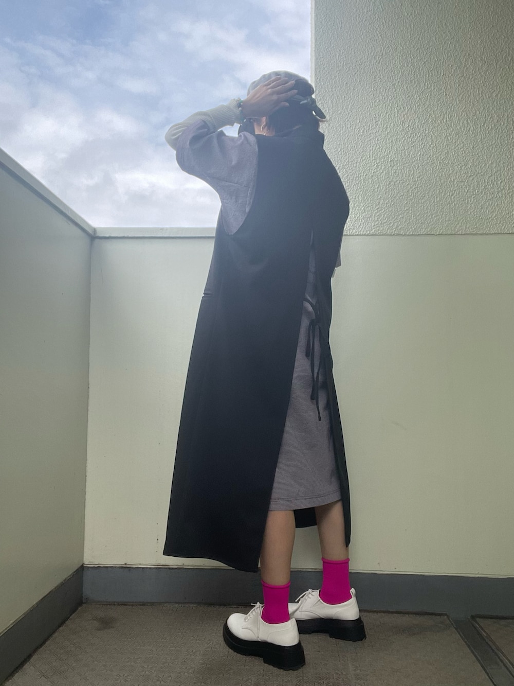 「オトナカジュアル、パープル、レイヤードスタイル、ピンク、厚底シューズ、キャップ、ビニールバック、ジレ、ワンピース、ギンガムチェック、プチプラコーデ、プチプラ、雨の日コーデ、ワークマン、カジュアル」｜「ワークマンのアイテム（ワンピース、パープル系）」を使った、tink0804さん（レディース・157cm）の春コーディネートの2枚目の写真