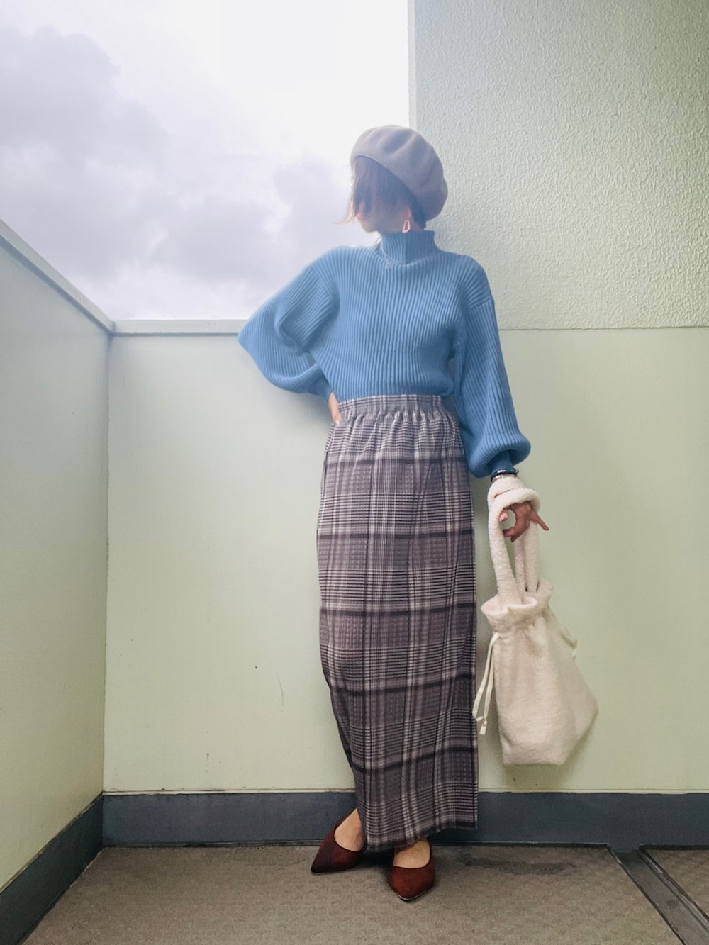 「大人カジュアル、coca、DAISO、アベイル、ベスト、プチプラ、プチプラコーデ、パンプス、チェック、ブラウン、キルティング、ベレー帽、ブルー、スカート、プリーツスカート」｜「coca（coca）のチェック柄プリーツスカート（スカート、ブラウン系）」を使った、tink0804さん（レディース・157cm）の秋コーディネートの2枚目の写真
