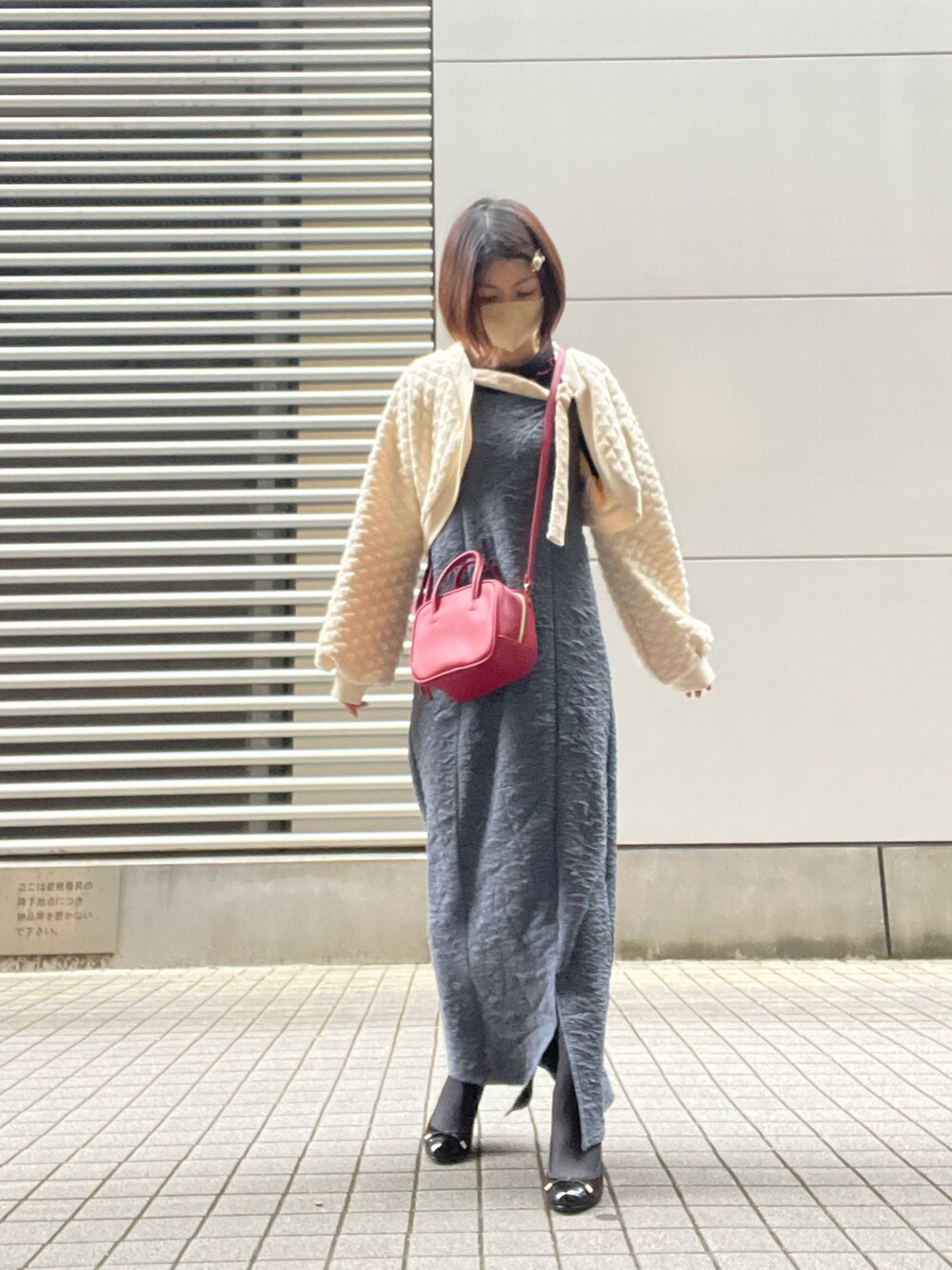 「クリスマスに着たい服、オトナ女子、キレイめコーデ、GU、ファーコート、ブルゾン、ワンピース、あったかコーデ、しまむら、プチプラ、古着コーデ、パンプス、差し色、服とコスメでなりたい自分に、大人コーデ」｜「GUのアイテム（バッグ、レッド系）」を使った、tink0804さん（レディース・157cm）の冬コーディネートの2枚目の写真