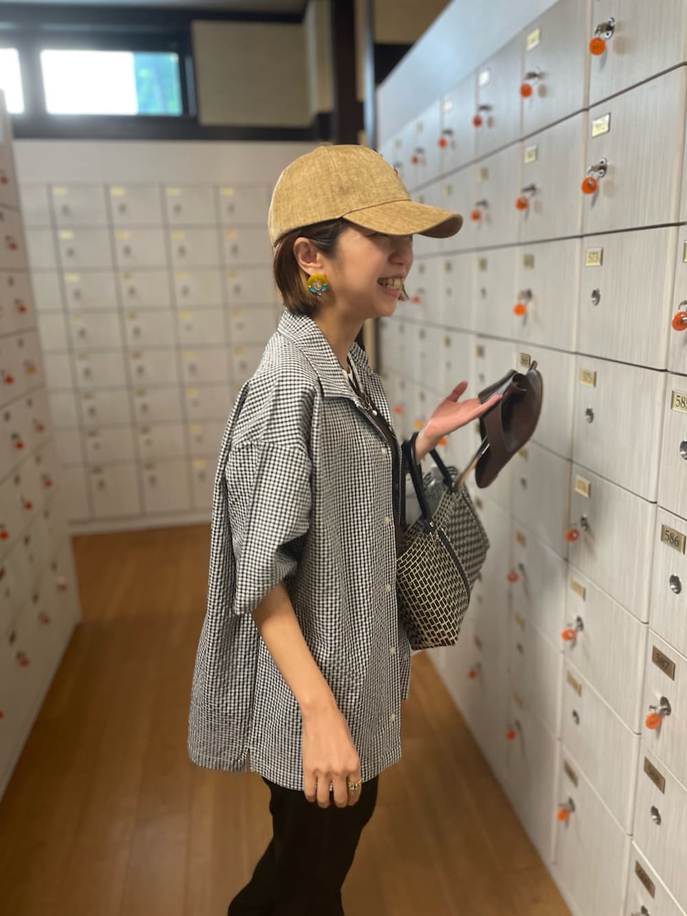 「夏コーデ、シンプルスタイル、カジュアルコーデ、カジュアル、メンズライク、キャップ、ワークマン、GU、GUコーデ、オトナカジュアル、ラクチンコーデ、モノトーン、シャツ、パンツコーデ、ビスチェ」｜「GUのアイテム（パンツ、ブラック系）」を使った、tink0804さん（レディース・157cm）の夏コーディネートの3枚目の写真