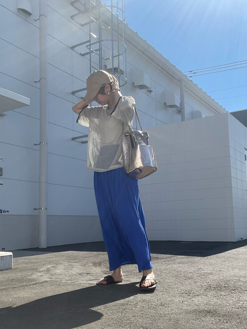 「夏コーデ、ボーダー、シアートップス、CIAOPANIC TYPY、カジュアルコーデ、ボーダートップス、しまむら、チャオパニックティピー(CIAOPANIC TYPY)、キャップ、オトナカジュアル、プチプラコーデ、青、楽チンコーデ、カラーコーデ、骨格ウェーブ」｜「CIAOPANIC TYPYのシアーレースボーダーリンガーTEE（Tシャツ/カットソー、ホワイト系）」を使った、tink0804さん（レディース・157cm）の夏コーディネートの2枚目の写真