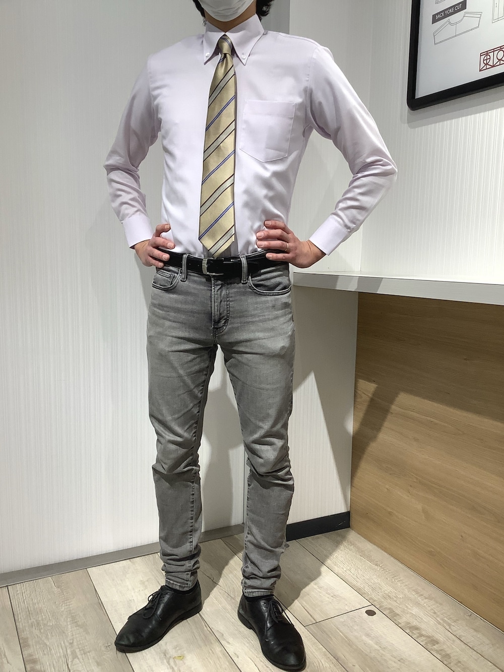 「シャツスタイル、シャツ、シャツコーデ、シャツ好き集まれ、パープル、パープルコーデ、ネクタイ、ネクタイコーデ、デニムコーデ、ビジネススタイル、オフィススタイル、オフィスカジュアル、お仕事コーデ、出勤コーデ」｜「TOKYO SHIRTSの絹100% ベーシック ネクタイ（ネクタイ、その他）」を使った、TOKYO SHIRTS OUTLET 福岡マリノアシティ店さん（メンズ・172cm）の冬コーディネートの3枚目の写真