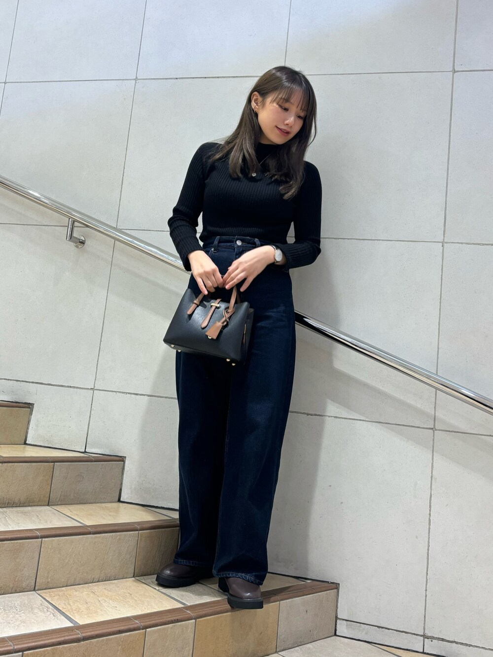 「オトナカジュアル、ブーツ、プチプラ、プチプラコーデ、ロングコート、コート、韓国ファッション、デニム、ニット、きれいめカジュアル、ブラウン、オトナ女子、冬コーデ、ハイネック、クリスマスに着たい服」|「SENSE OF PLACE by URBAN RESEARCHのスタンドカラーロングコート(ステンカラーコート、ブラウン系)」を使った、はつねさん(レディース・159cm)の冬コーディネートの3枚目の写真