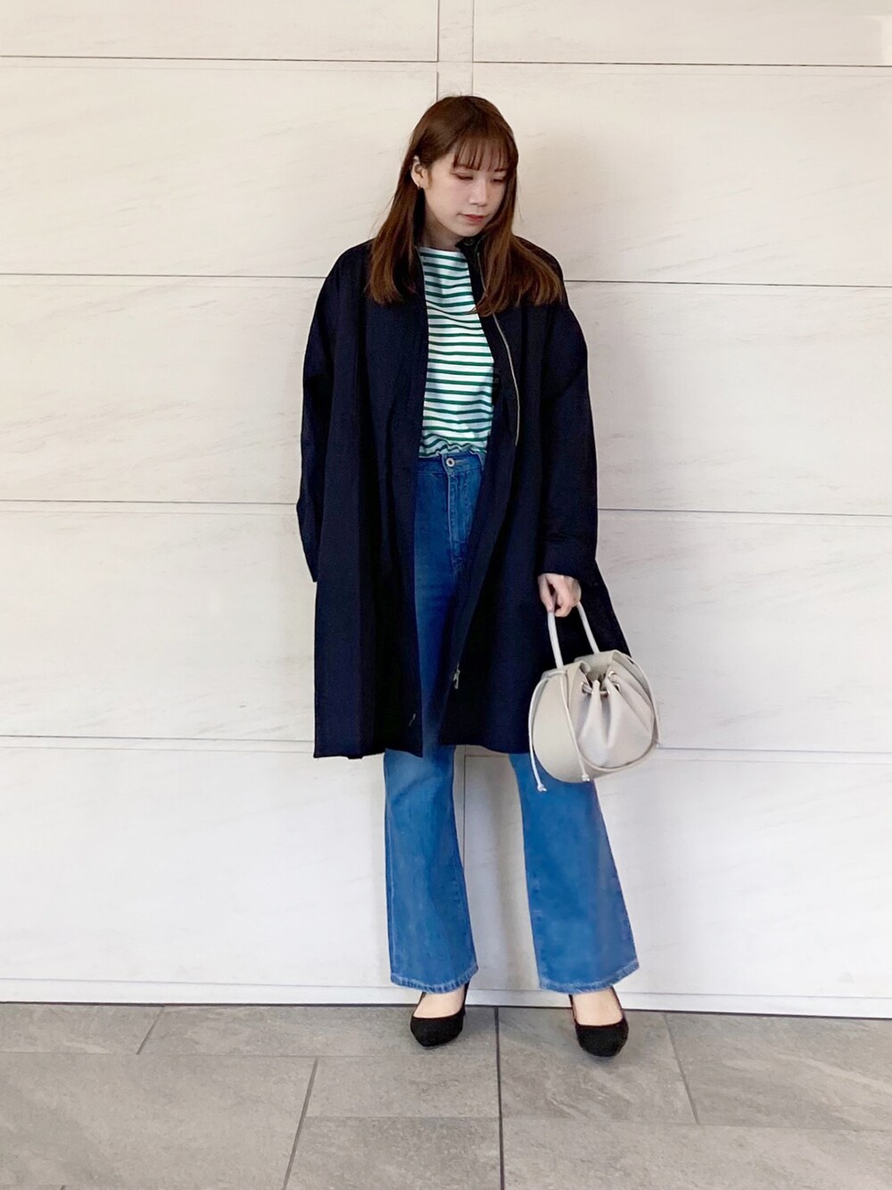 「シンプルコーデ、大人カジュアル、ボーダー、春コーデ、カジュアル、プチプラ、Sonny Label、今日のコーデ、ootd」|「URBAN RESEARCH Sonny Labelのフェイクスェードワンショルダーバッグ(ショルダーバッグ、ホワイト系)」を使った、はつねさん(レディース・158cm)の冬コーディネートの2枚目の写真