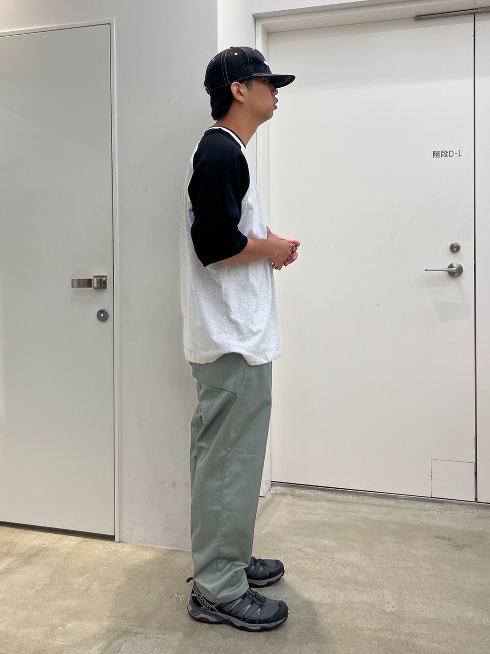 「XLARGE」｜「XLARGEのOVAL LOGO MESH CAP（キャップ、ブラック系）」を使った、横南 丈さん（メンズ・175cm）の春コーディネートの3枚目の写真