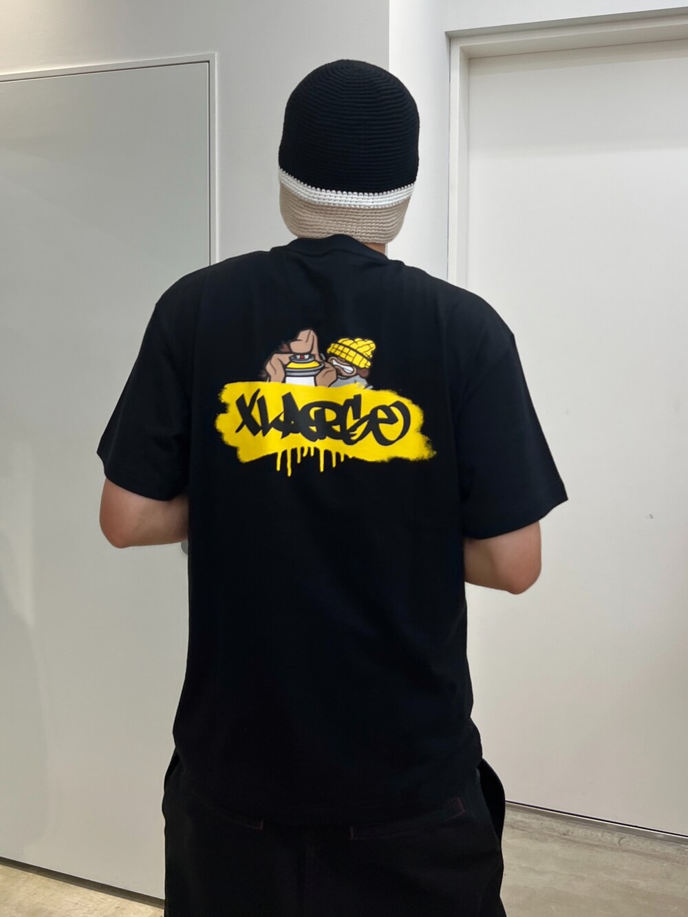 「XLARGE」｜「XLARGEのHAND KNITTED BALL HAT（ハット、ブラック系）」を使った、横南 丈さん（メンズ・175cm）の春コーディネートの3枚目の写真