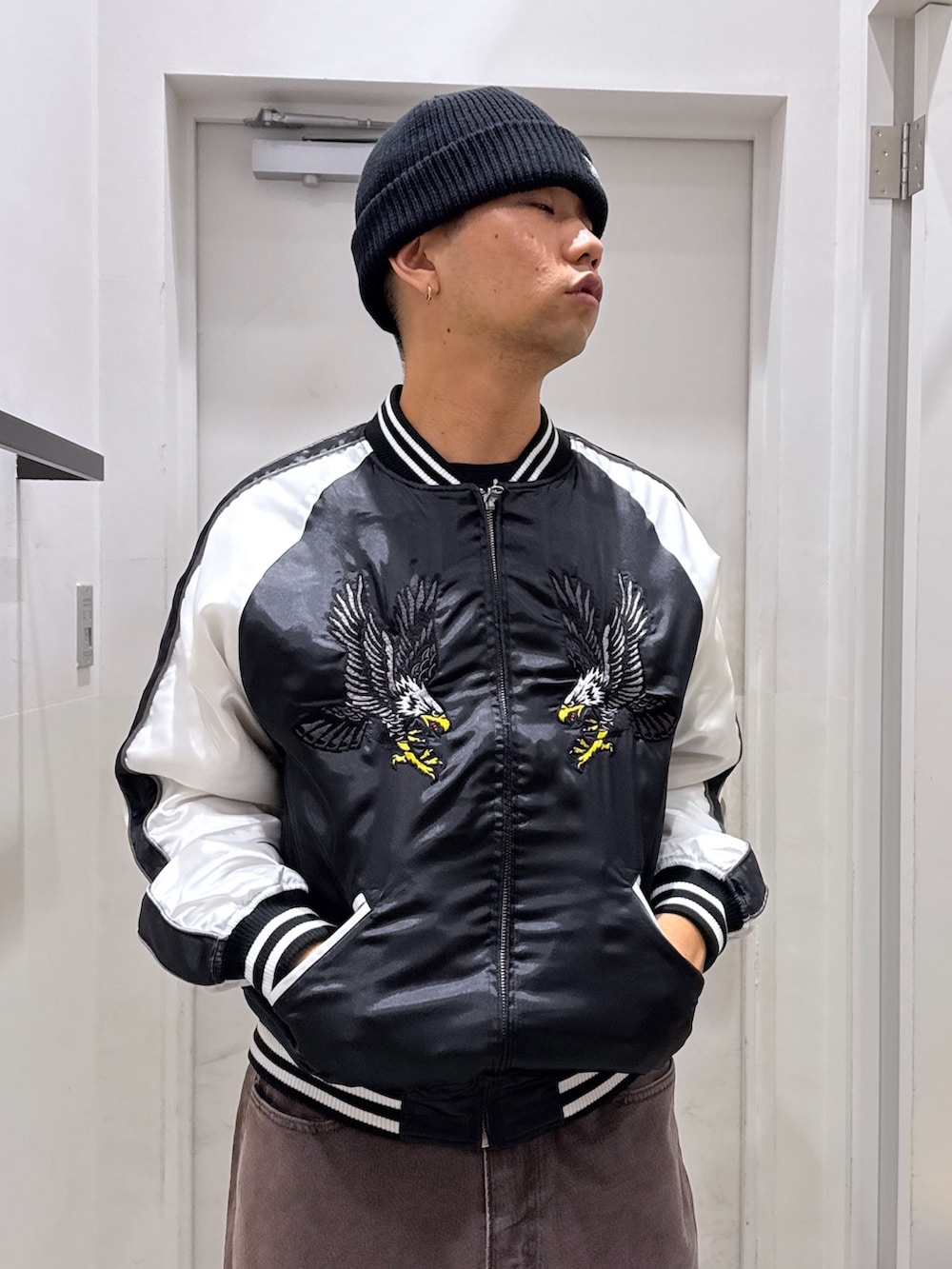 「ニット帽、秋服準備はじめました、メンズファッション、秋のコーデ」｜「XLARGEのSIDE FADED BAGGY DENIM PANTS（デニムパンツ、ブラウン系）」を使った、横南 丈さん（骨格ストレート・メンズ・175cm）の秋コーディネートの5枚目の写真