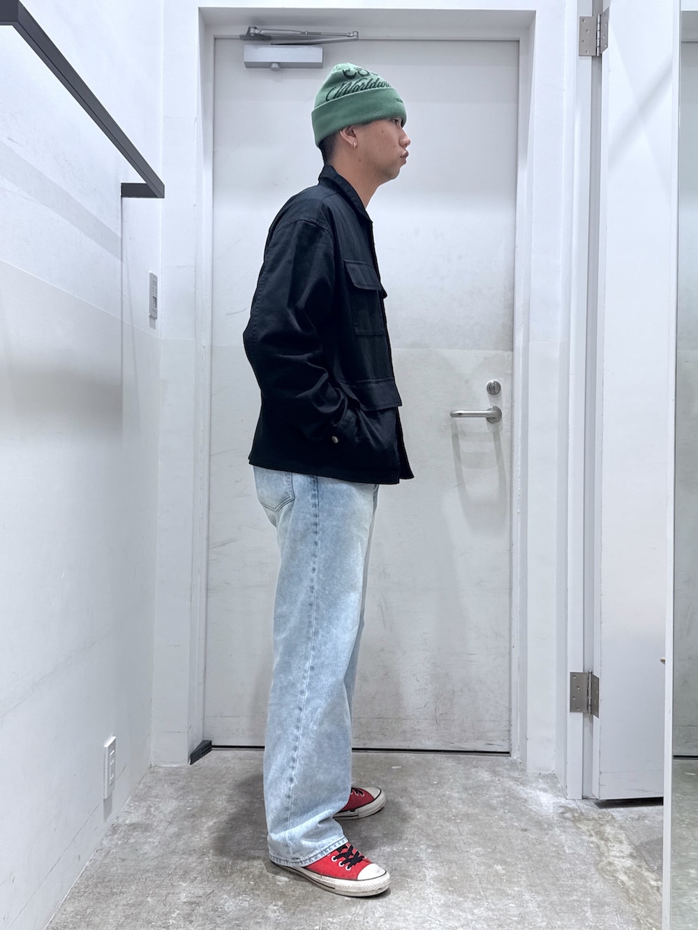 「ニット帽、秋服準備はじめました、初秋コーデ、シンプルスタイル」｜「XLARGEのMILITARY JACKET（その他アウター、ブラック系）」を使った、横南 丈さん（骨格ストレート・メンズ・175cm）の秋コーディネートの4枚目の写真