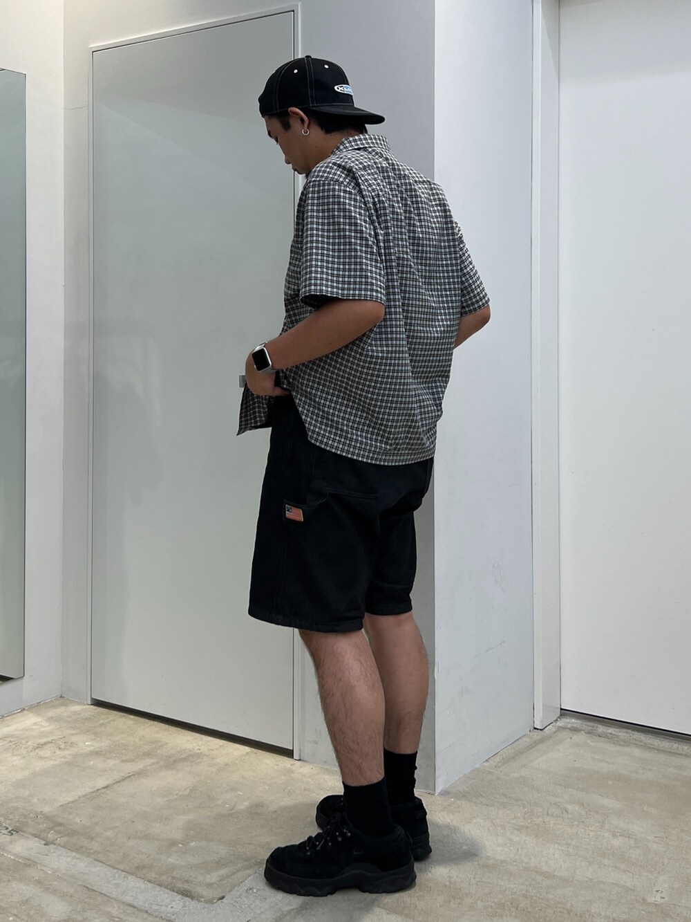 「XLARGE」｜「XLARGEのOVAL LOGO MESH CAP（キャップ、ブラック系）」を使った、横南 丈さん（メンズ・175cm）の夏コーディネートの2枚目の写真