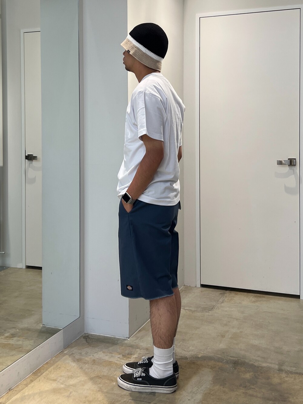 「XLARGE」｜「XLARGEのHAND KNITTED BALL HAT（ハット、ブラック系）」を使った、横南 丈さん（メンズ・175cm）の春コーディネートの2枚目の写真
