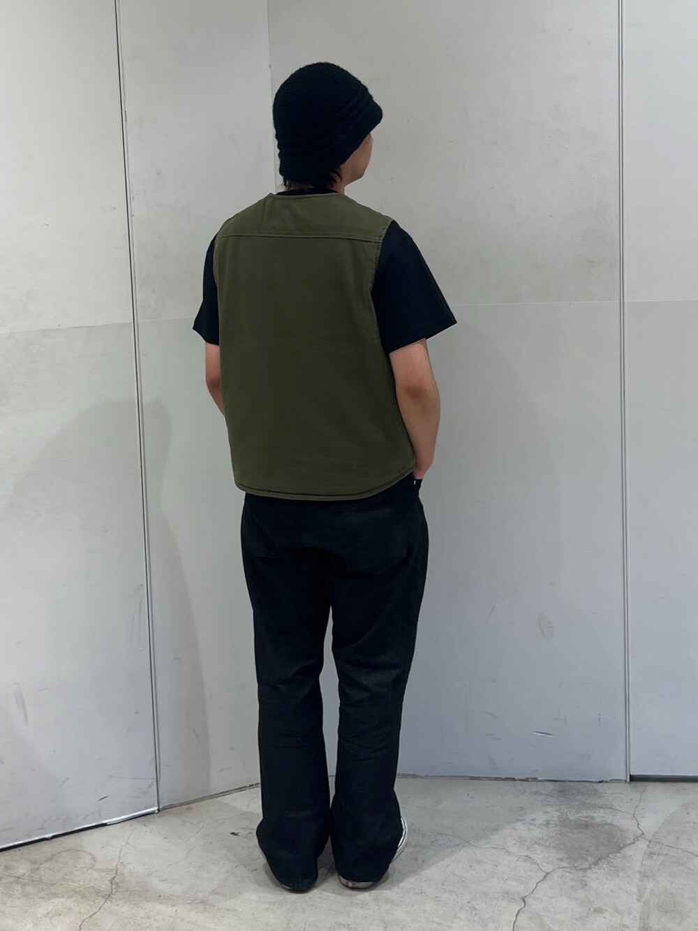 「XLARGE」｜「XLARGEのHAND KNITTED HAT（ハット、ブラック系）」を使った、横南 丈さん（メンズ・175cm）の冬コーディネートの2枚目の写真