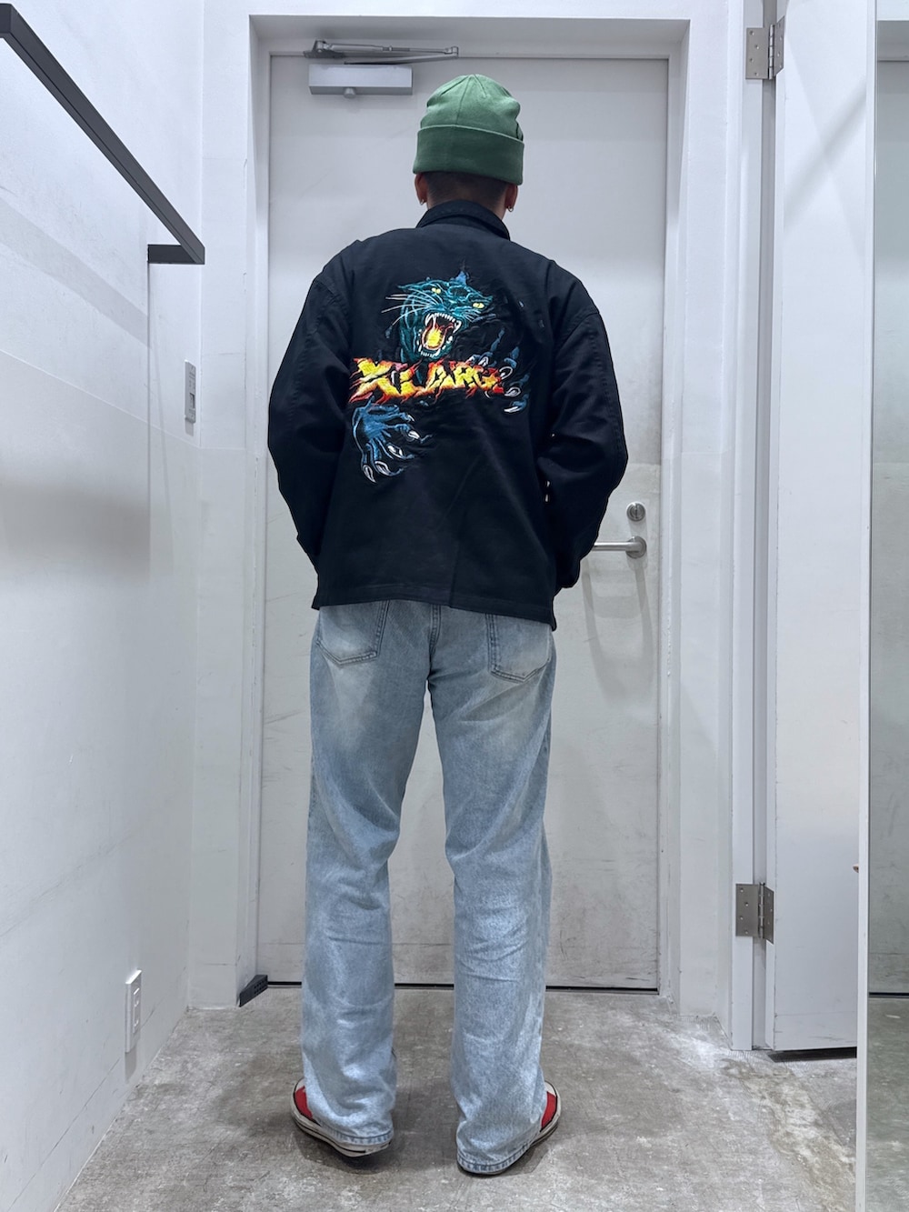 「ニット帽、秋服準備はじめました、初秋コーデ、シンプルスタイル」｜「XLARGEのMILITARY JACKET（その他アウター、ブラック系）」を使った、横南 丈さん（骨格ストレート・メンズ・175cm）の秋コーディネートの3枚目の写真
