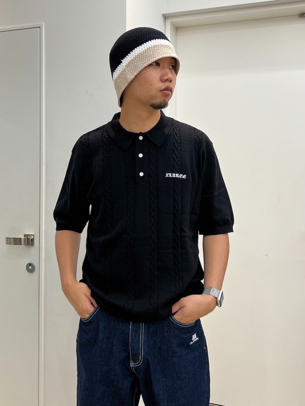「XLARGE」｜「XLARGEのHAND KNITTED BALL HAT（ハット、ブラック系）」を使った、横南 丈さん（メンズ・175cm）の春コーディネートの2枚目の写真