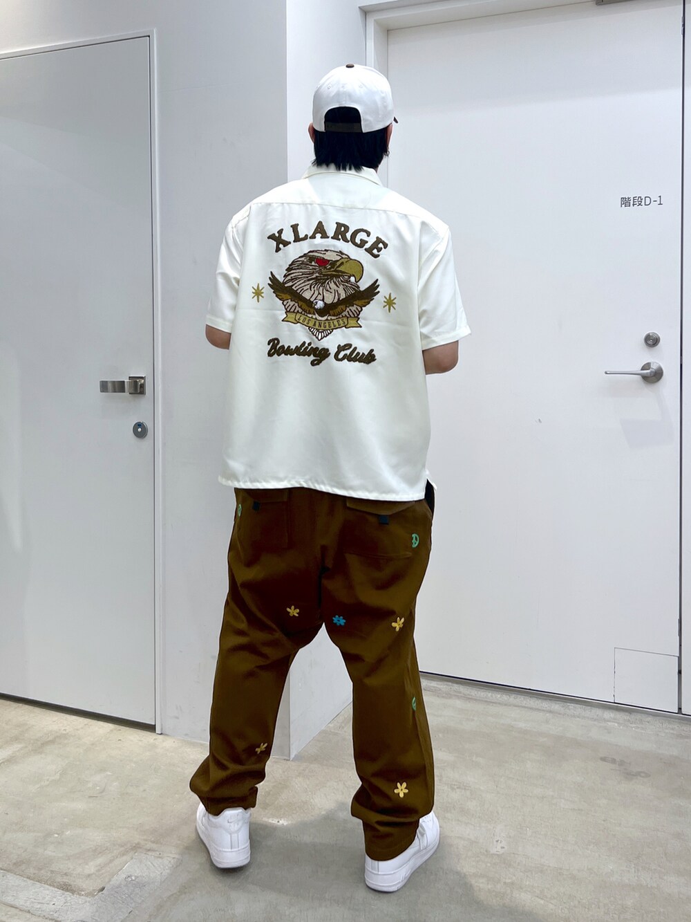 「XLARGE」｜「XLARGEのBOWLING CLUB S/S SHIRT（シャツ/ブラウス、ホワイト系）」を使った、横南 丈さん（メンズ・175cm）の春コーディネートの2枚目の写真
