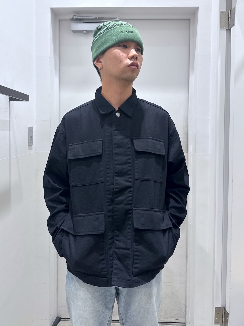 「ニット帽、秋服準備はじめました、初秋コーデ、シンプルスタイル」｜「XLARGEのMILITARY JACKET（その他アウター、ブラック系）」を使った、横南 丈さん（骨格ストレート・メンズ・175cm）の秋コーディネートの5枚目の写真