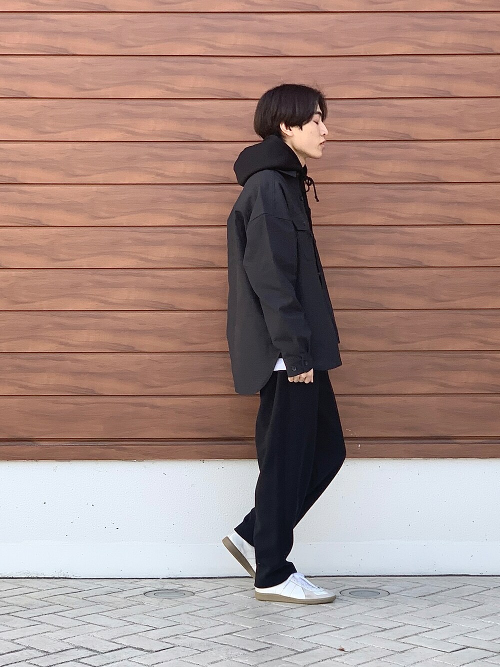 まひろ(ITEMS URBANRESEARCH)｜REPRODUCTION OF FOUNDのスニーカーを