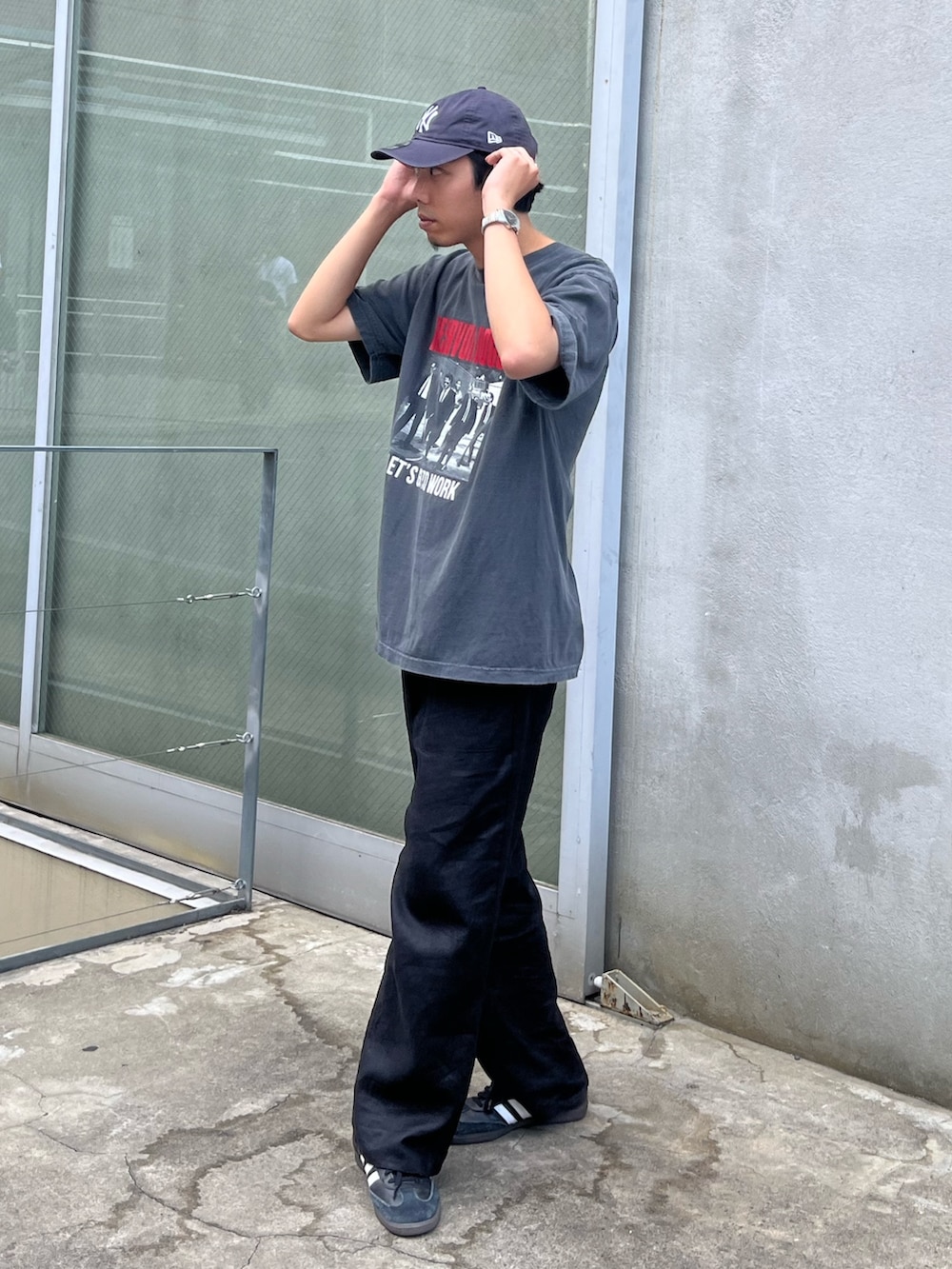 「夏だ！Tシャツ着よう！、フェスコーデ、さらっと晴れやかスナップ、夏コーデ、韓国ファッション、お出かけコーデ、キャップ、映画、ムービーTシャツ、映画Tシャツ、古着MIX、古着コーデ、ブラックコーデ、シンプルスタイル、お洒落さんとつながりたい」｜「GOOD ROCK SPEEDの【GOOD ROCK SPEED】別注 RESERVOIR DOGS レザボア・ドッグス Tシャツ（Tシャツ/カットソー、ブラック系）」を使った、ハヤシさん（メンズ・183cm）の夏コーディネートの4枚目の写真