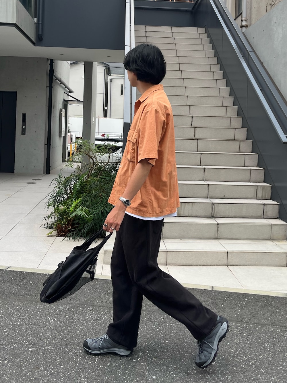 「オープンカラーシャツ、夏ルックで気分アップ、サングラス、シンプルコーデ、夏コーデ、お出かけコーデ、レイヤードスタイル、お洒落さんとつながりたい、ストリートコーデ、大人カジュアル、いいね、save、フォローお願いします🤑、シャツ、シャツスタイル、オレンジ、ootd」｜「GOOD ROCK SPEEDの【GOOD ROCK SPEED】フォード / 車 / FORD / ロゴ プリントTシャツ（Tシャツ/カットソー、ホワイト系）」を使った、ハヤシさん（メンズ・183cm）の夏コーディネートの5枚目の写真