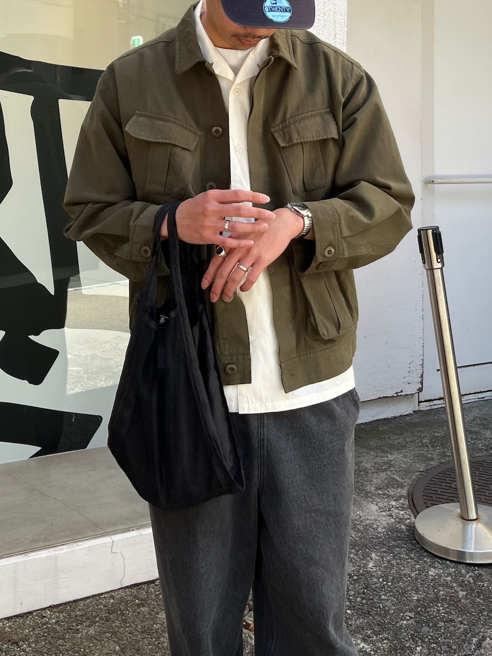 「シャツスタイル、今日のコーデ、大人カジュアル、いいね、save、フォローお願いします🤑、お洒落さんとつながりたい、ミリタリー、ミリタリージャケット、ミリタリーコーデ、白シャツ、デニム、デニムパンツ、トラウザーパンツ、大人コーデ、爽やかコーデ、ストリートMIX」｜「Franklin Climbingの【Franklin Climbing】マウンテンフィールド ショートスリーブシャツ 半袖シャツ（シャツ/ブラウス、ホワイト系）」を使った、ハヤシさん（骨格ストレート・メンズ・183cm）の春コーディネートの2枚目の写真