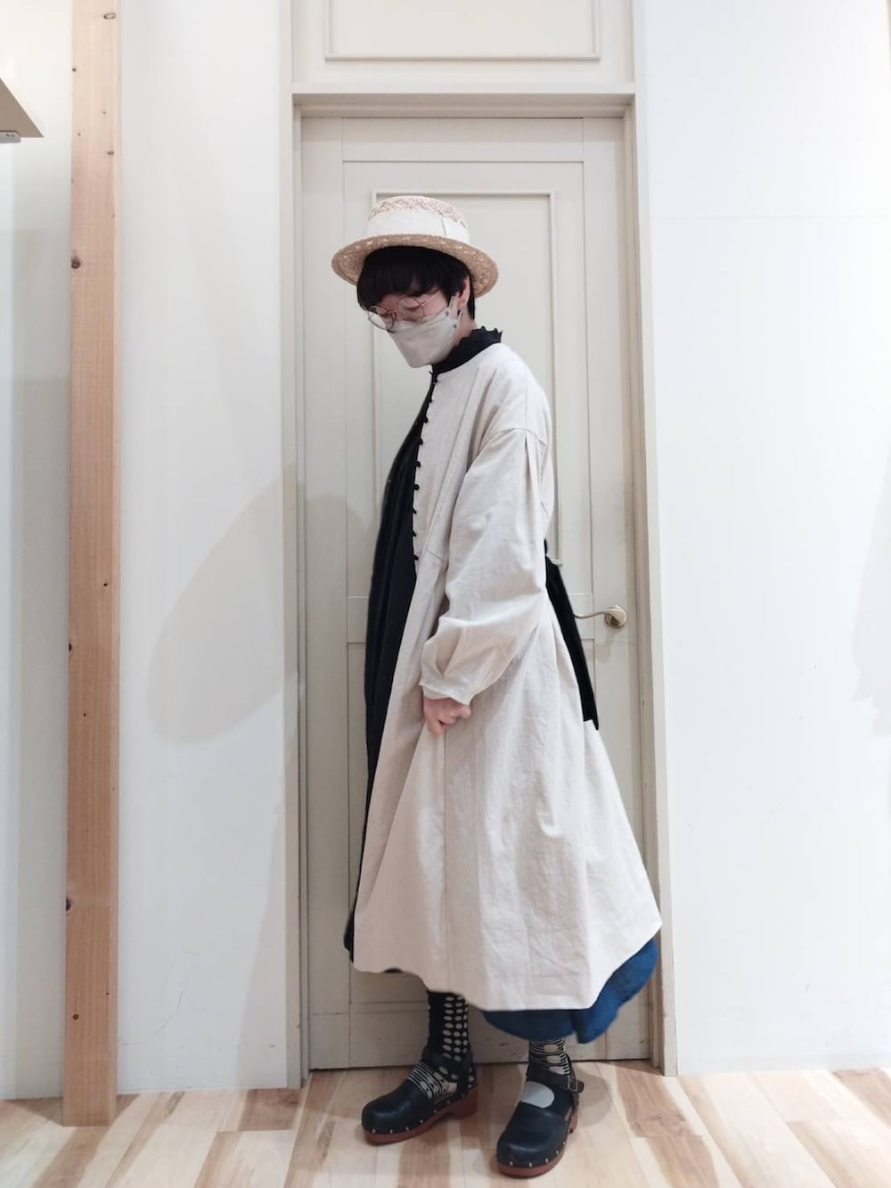 「春服コーデ、オトナ女子、きれいめカジュアル、ワンピーススタイル、リネンワンピース、重ね着コーデ、サマンサ モスモス(Samansa Mos2)、サマンサモスモス、サマンサ、SM2、sm2、SM2コーデ、イオンモールとなみ」|「Samansa Mos2の太リボンカンカン帽(ハット、ホワイト系)」を使った、keittioとなみさん(レディース・167cm)の春コーディネートの5枚目の写真