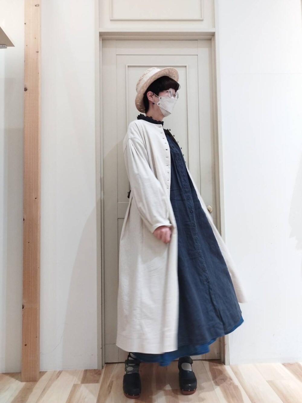 「春服コーデ、オトナ女子、きれいめカジュアル、ワンピーススタイル、リネンワンピース、重ね着コーデ、サマンサ モスモス(Samansa Mos2)、サマンサモスモス、サマンサ、SM2、sm2、SM2コーデ、イオンモールとなみ」|「Samansa Mos2の太リボンカンカン帽(ハット、ホワイト系)」を使った、keittioとなみさん(レディース・167cm)の春コーディネートの2枚目の写真