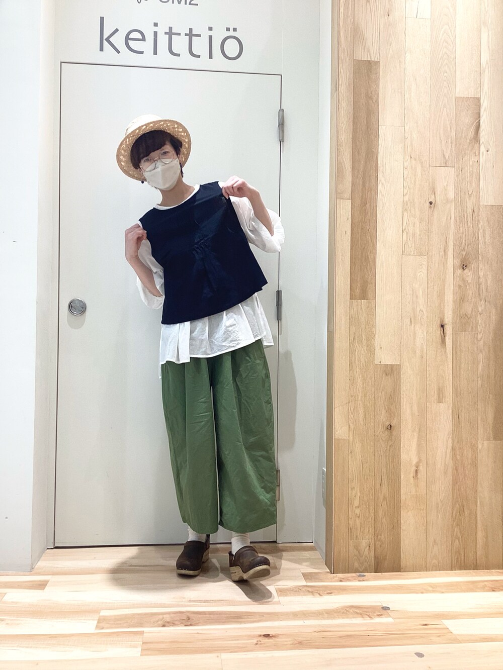 「大人コーデ、オトナカワイイ、高身長コーデ、ベストコーデ、カンカン帽、サマンサ モスモス(Samansa Mos2)、SM2、sm2、SM2 keittio イオンモールとなみ、雨の日」｜「Samansa Mos2のアイテム（ベスト、ブラック系）」を使った、keittioとなみさん（レディース・167cm）の夏コーディネートの2枚目の写真