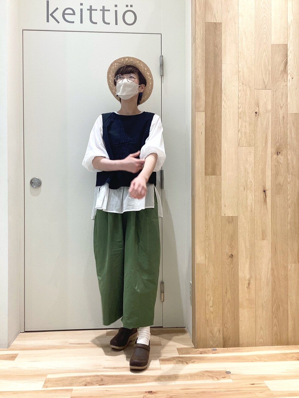 「大人コーデ、オトナカワイイ、高身長コーデ、ベストコーデ、カンカン帽、サマンサ モスモス(Samansa Mos2)、SM2、sm2、SM2 keittio イオンモールとなみ、雨の日」｜「Samansa Mos2のアイテム（ベスト、ブラック系）」を使った、keittioとなみさん（レディース・167cm）の夏コーディネートの3枚目の写真