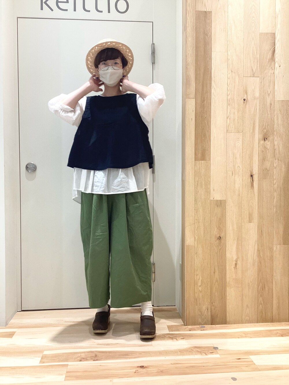 「大人コーデ、オトナカワイイ、高身長コーデ、ベストコーデ、カンカン帽、サマンサ モスモス(Samansa Mos2)、SM2、sm2、SM2 keittio イオンモールとなみ、雨の日」｜「Samansa Mos2のアイテム（ベスト、ブラック系）」を使った、keittioとなみさん（レディース・167cm）の夏コーディネートの4枚目の写真