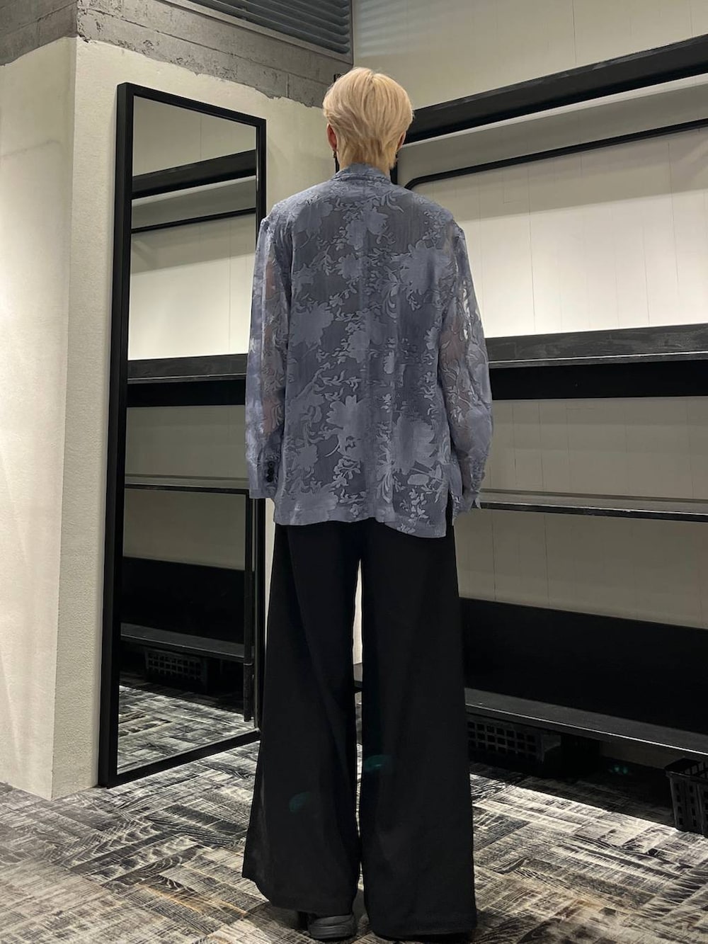 「きれいめ、韓国系、モード、シャツ、HARE」｜「HAREの【SET UP対応】DABOルーズワイドパンツ(HARE)（スラックス、ブラック系）」を使った、てんまさん（メンズ・178cm）の夏コーディネートの3枚目の写真