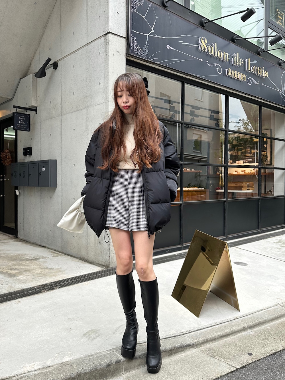 「秋、大人女子、ブラック、ブラックコーデ、フレンチガーリー、ガーリーコーデ、ロングブーツ、ブーツ、タートルネック、プチプラ、プチプラコーデ、おしゃれさんと繋がりたい、いいね、save、フォローお願いします🤑、冬コーデ、冬アウター」｜「WEGOのWEGO/【セットアップ対応商品】ツイードキュロット（その他パンツ、その他）」を使った、Junoさん（レディース・162cm）の秋コーディネートの2枚目の写真