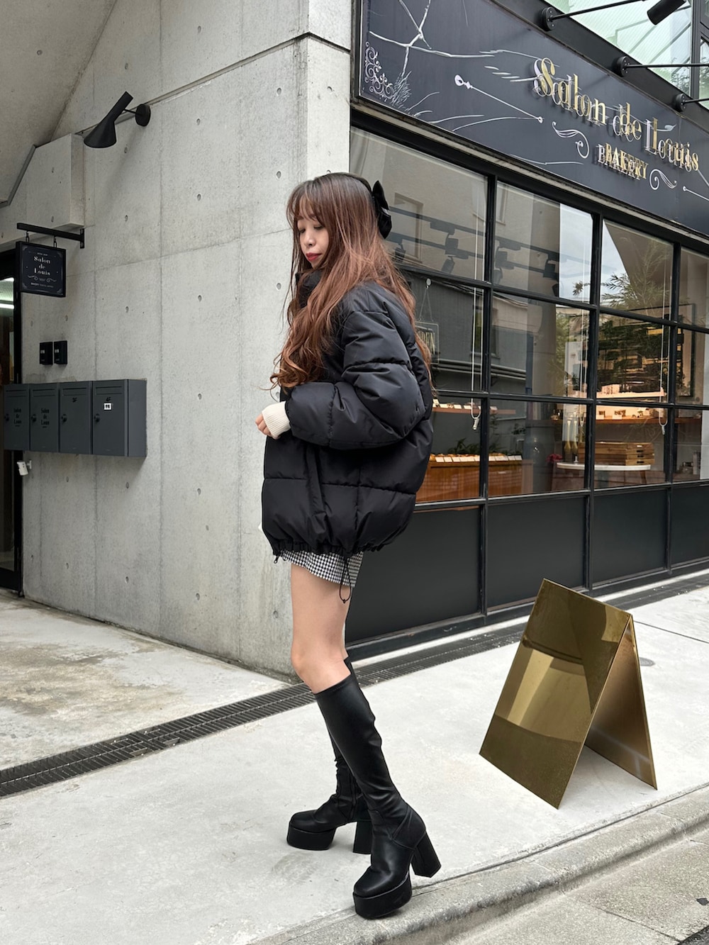 「秋、大人女子、ブラック、ブラックコーデ、フレンチガーリー、ガーリーコーデ、ロングブーツ、ブーツ、タートルネック、プチプラ、プチプラコーデ、おしゃれさんと繋がりたい、いいね、save、フォローお願いします🤑、冬コーデ、冬アウター」｜「WEGOのWEGO/【セットアップ対応商品】ツイードキュロット（その他パンツ、その他）」を使った、Junoさん（レディース・162cm）の秋コーディネートの3枚目の写真