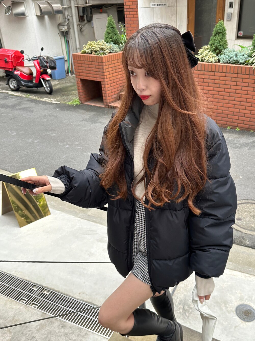 「秋、大人女子、ブラック、ブラックコーデ、フレンチガーリー、ガーリーコーデ、ロングブーツ、ブーツ、タートルネック、プチプラ、プチプラコーデ、おしゃれさんと繋がりたい、いいね、save、フォローお願いします🤑、冬コーデ、冬アウター」｜「WEGOのWEGO/【セットアップ対応商品】ツイードキュロット（その他パンツ、その他）」を使った、Junoさん（レディース・162cm）の秋コーディネートの4枚目の写真